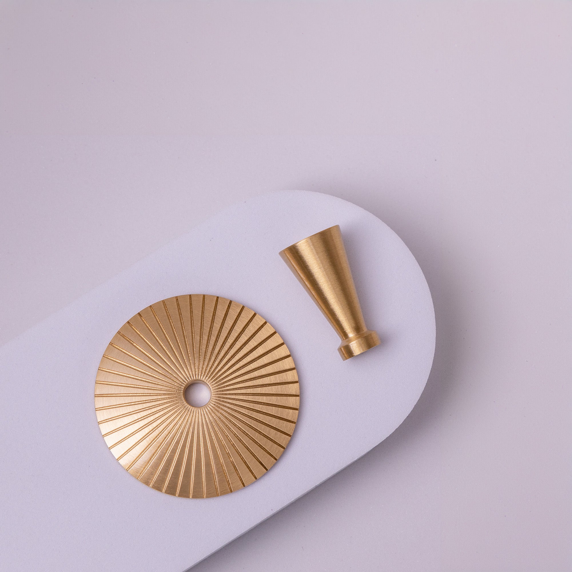 1.9" Round Starburst Brass Backplate with Knob